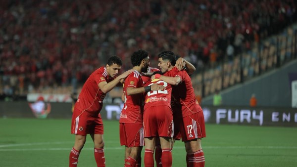 الأهلي يكتسح الزمالك بثلاثية نظيفة في قمة الدوري المصري