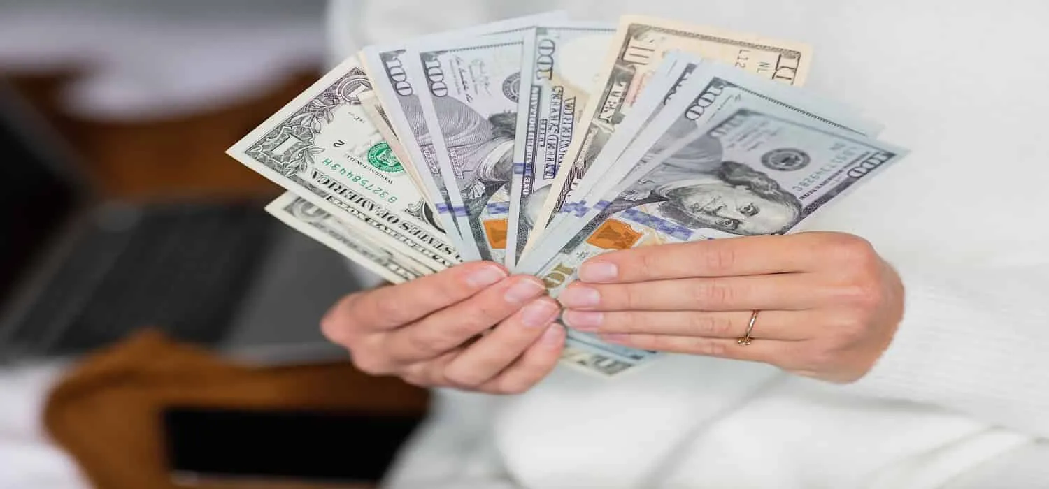 سعر الدولار اليوم في مصر يتجاوز 51 جنيها